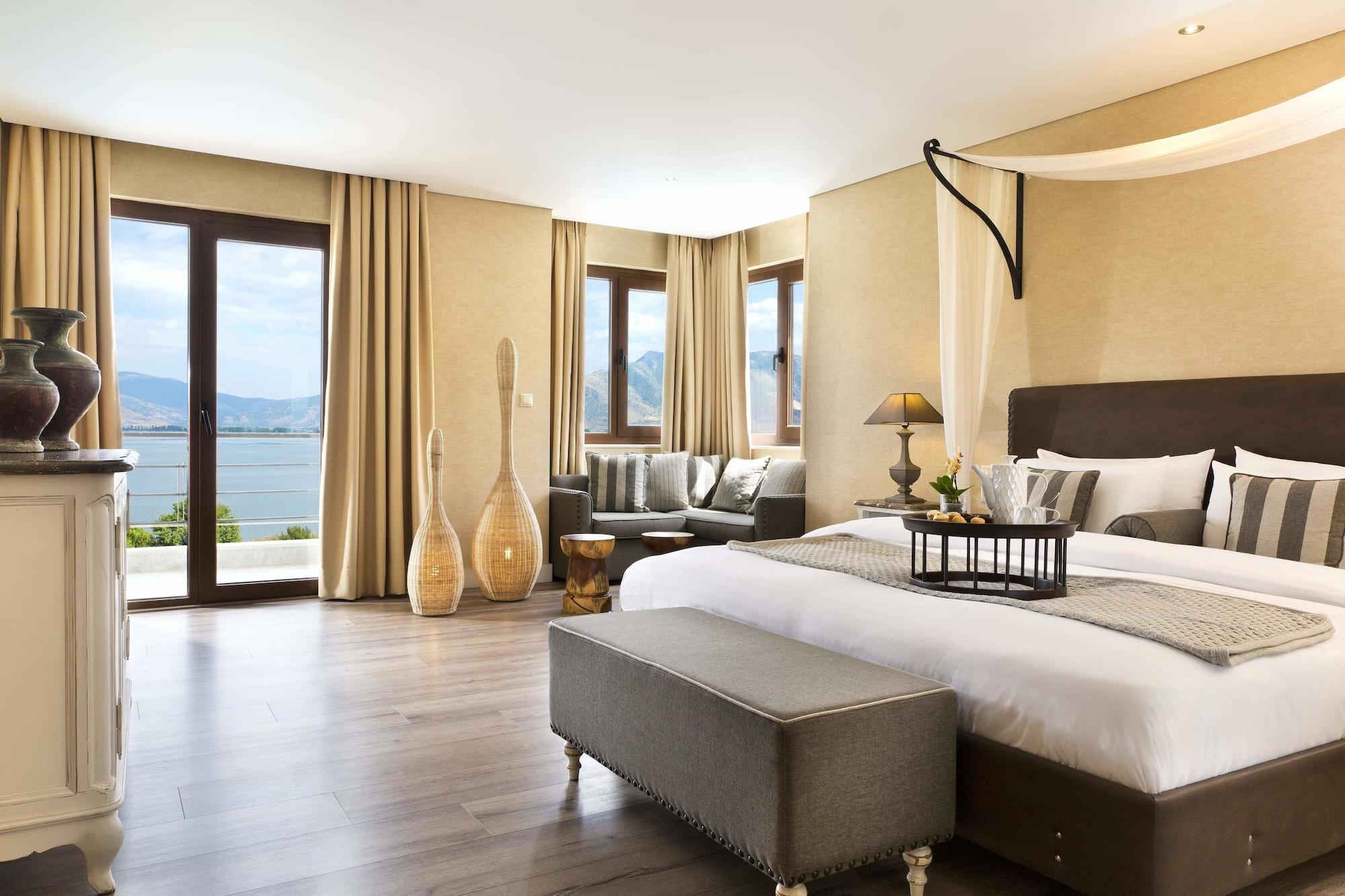 Limneon Resort & Spa Kastoria Exterior foto A bedroom at the hotel