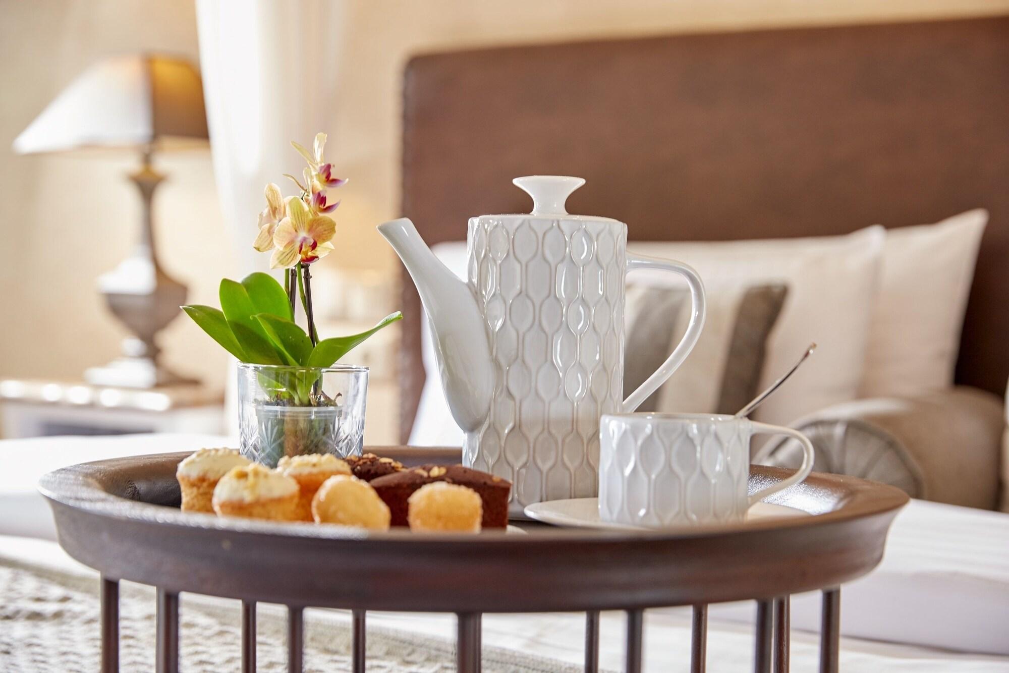 Limneon Resort & Spa Kastoria Exterior foto Tea set