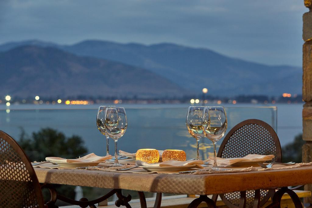 Limneon Resort & Spa Kastoria Exterior foto A view of the Gulf of Pagani