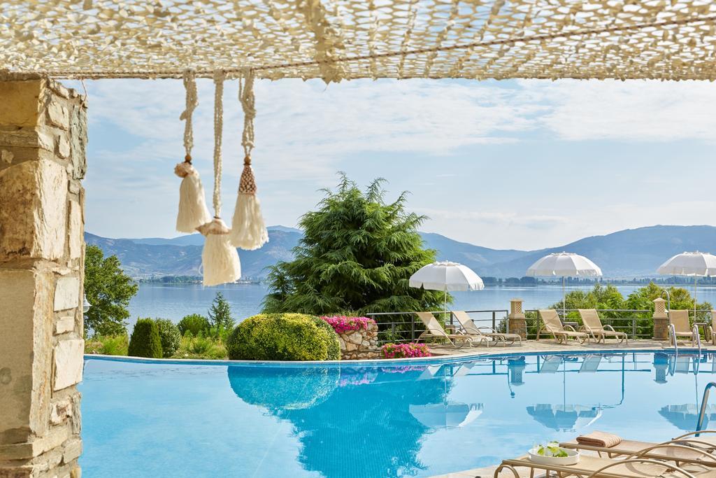 Limneon Resort & Spa Kastoria Exterior foto The pool at the hotel
